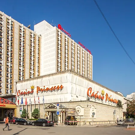 Ramada By Wyndham Center Otel 4*