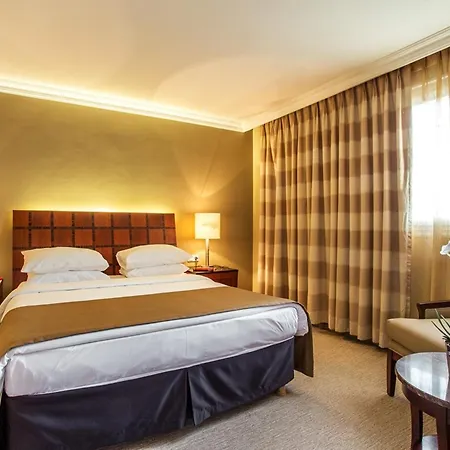 Otel Ramada By Wyndham Center 4*