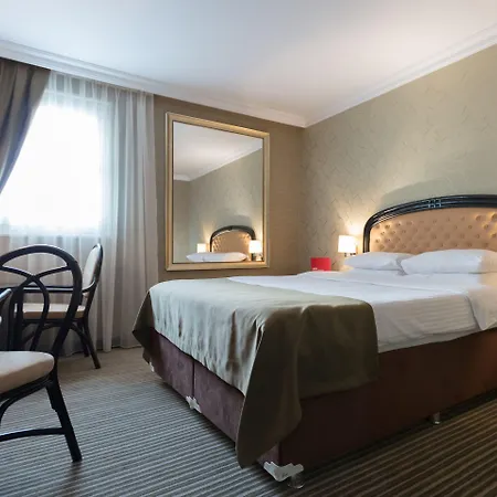 Ramada By Wyndham Center Hotel 4*