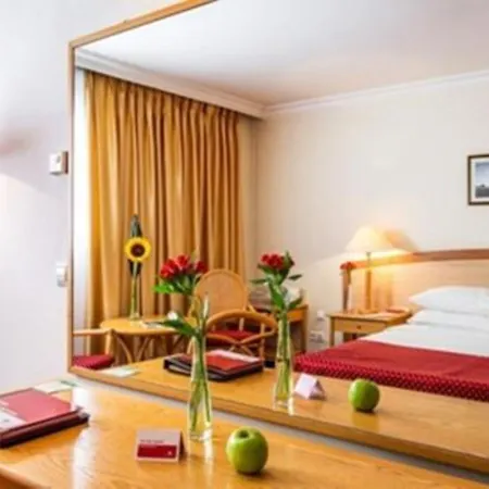 Ramada By Wyndham Center Hotel 4*