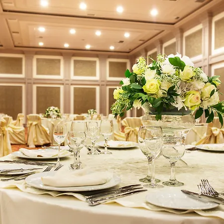 Szálloda Ramada By Wyndham Center 4*