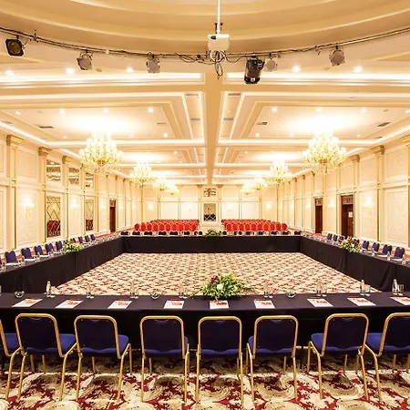 Szálloda Ramada By Wyndham Center 4*