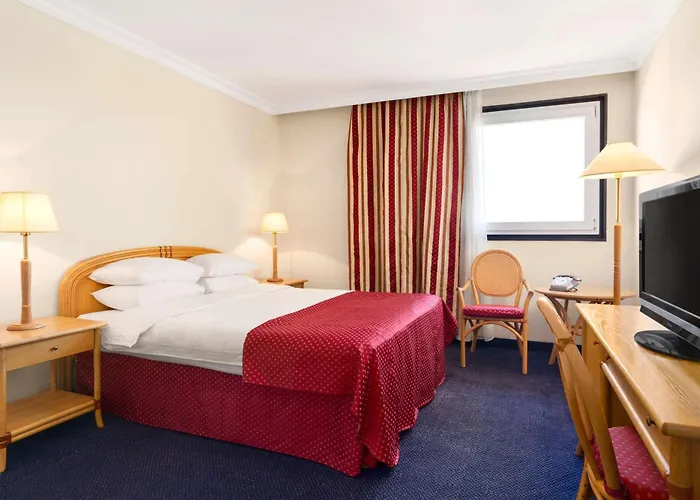 Ramada By Wyndham Center סופיה