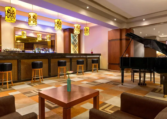 Ramada By Wyndham Center מלון 4*