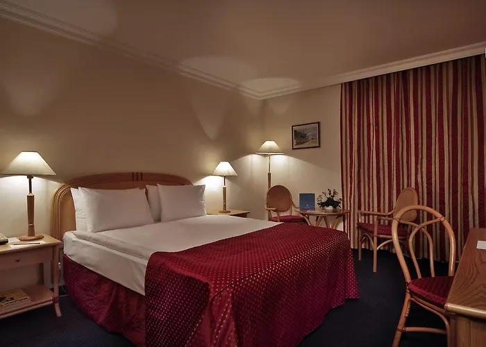 Хотел Ramada By Wyndham Center 4*