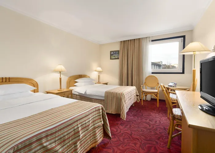 Ramada By Wyndham Center סופיה