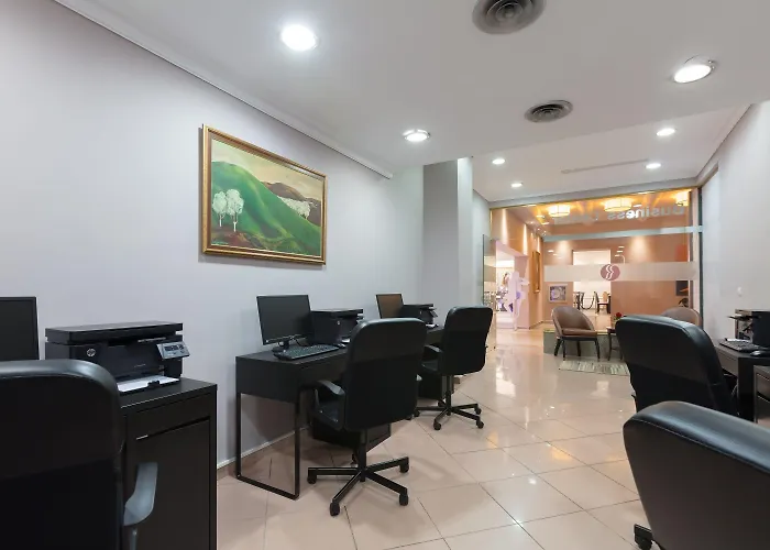 Ramada By Wyndham Center מלון 4*