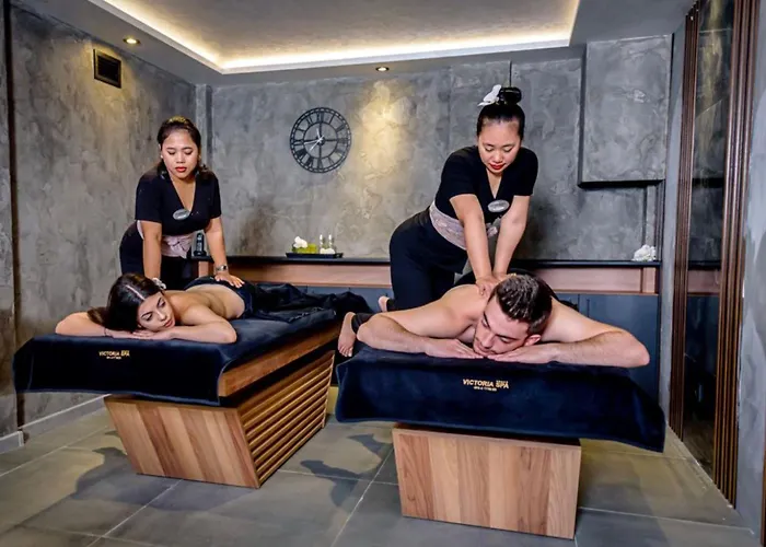 Ramada By Wyndham Center מלון