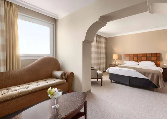 Ramada By Wyndham Center סופיה