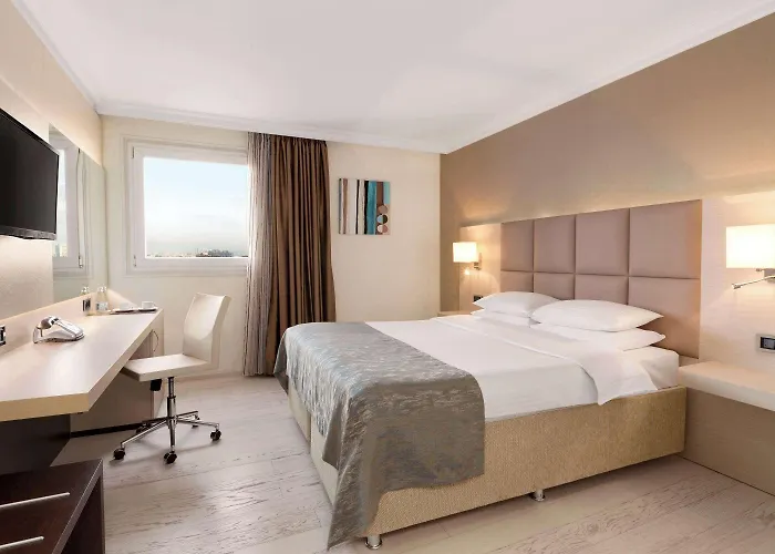 Хотел Ramada By Wyndham Center 4*