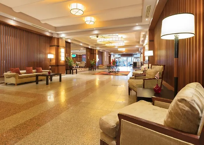 Ramada By Wyndham Center Хотел