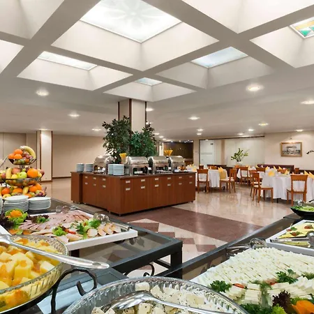 Ramada By Wyndham Center