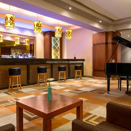 Ramada By Wyndham Center Hotell 4*