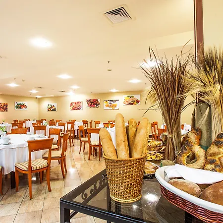 Hotel Ramada By Wyndham Center 4*