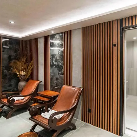 Ξενοδοχείο Ramada By Wyndham Center 4*