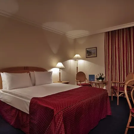 호텔 Ramada By Wyndham Center 4*
