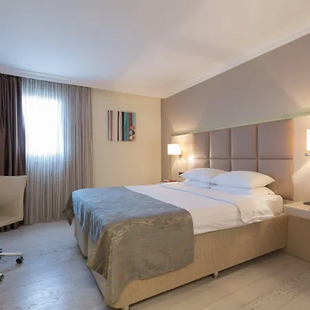 Ramada By Wyndham Center 酒店 4*