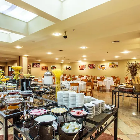 Ramada By Wyndham Center Hotell