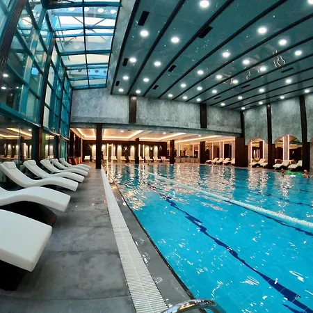 Ramada By Wyndham Center Hotel 4*