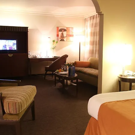 Ramada By Wyndham Center