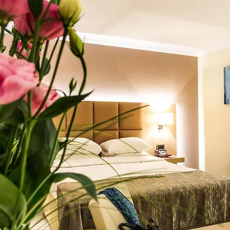 호텔 Ramada By Wyndham Center 4*