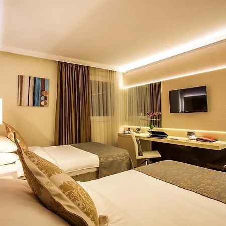 Ramada By Wyndham Center Hotel 4*