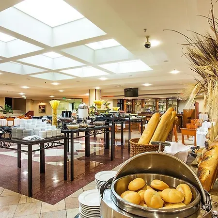 Hotel Ramada By Wyndham Center 4*