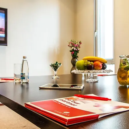 Ramada By Wyndham Center Hotell