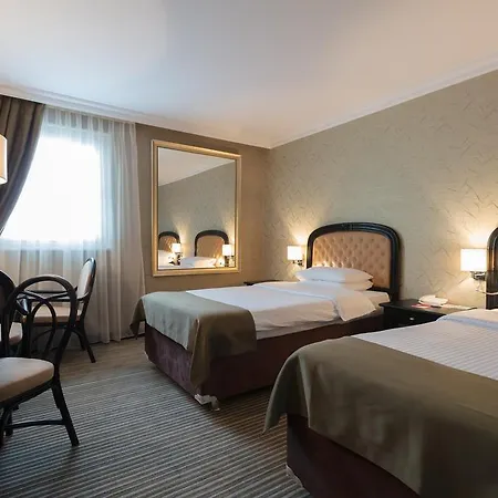 Ramada By Wyndham Center Hotel 4*