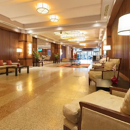 Ramada By Wyndham Center 호텔