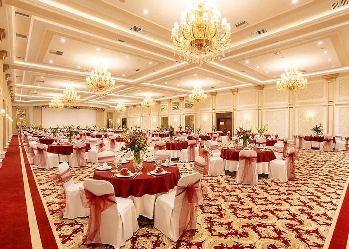 Ramada By Wyndham Center