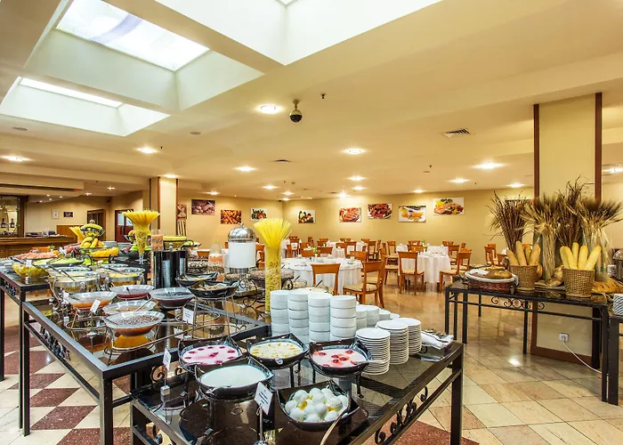 Ramada By Wyndham Center Hotel