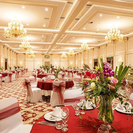 Ramada By Wyndham Center 4*