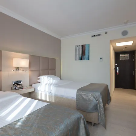 Ramada By Wyndham Center