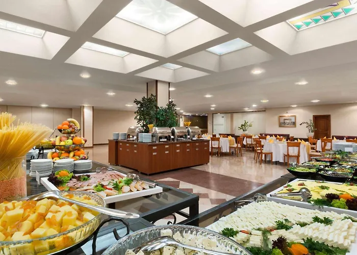 Ramada By Wyndham Center