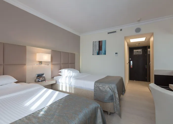 Ramada By Wyndham Center