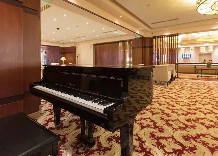 Ramada By Wyndham Center