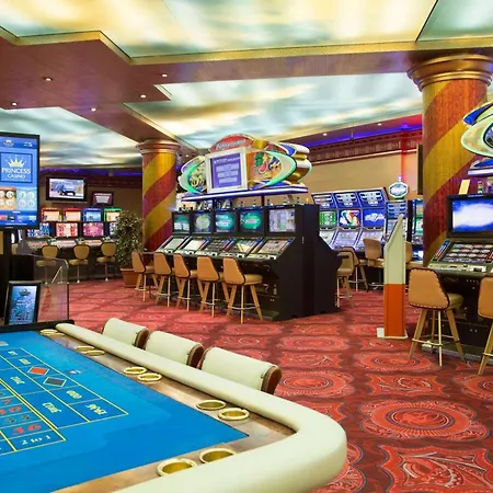 Ramada By Wyndham Center